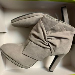 Gianni Bini Gray Suede Ankle Boots w/side bow